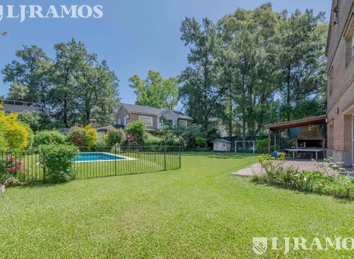CASA CON DOBLE LOTE EN EL BARRIO CERRADO LA CHACRA, EN SAN FERNANDO 3