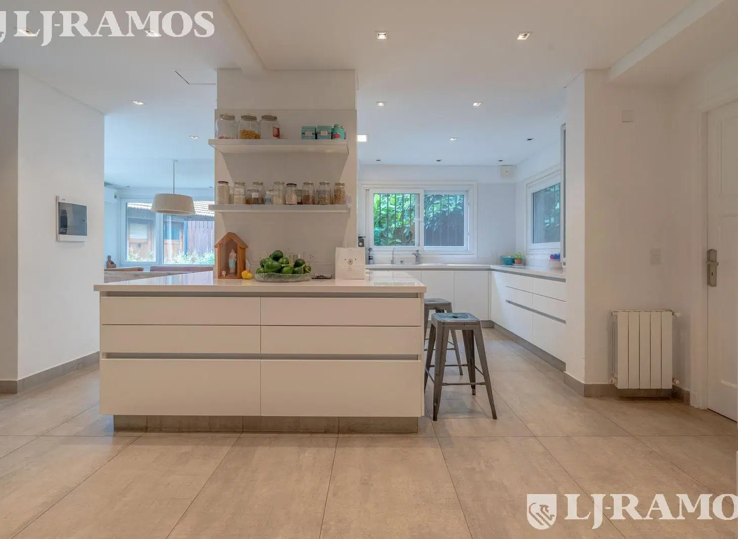 EXCELENTE CASA EN VENTA EN CUL DE SAL EN PUNTA CHICA, CON UBICACION PREMIUM DE LIBERTADOR AL RIO. 5