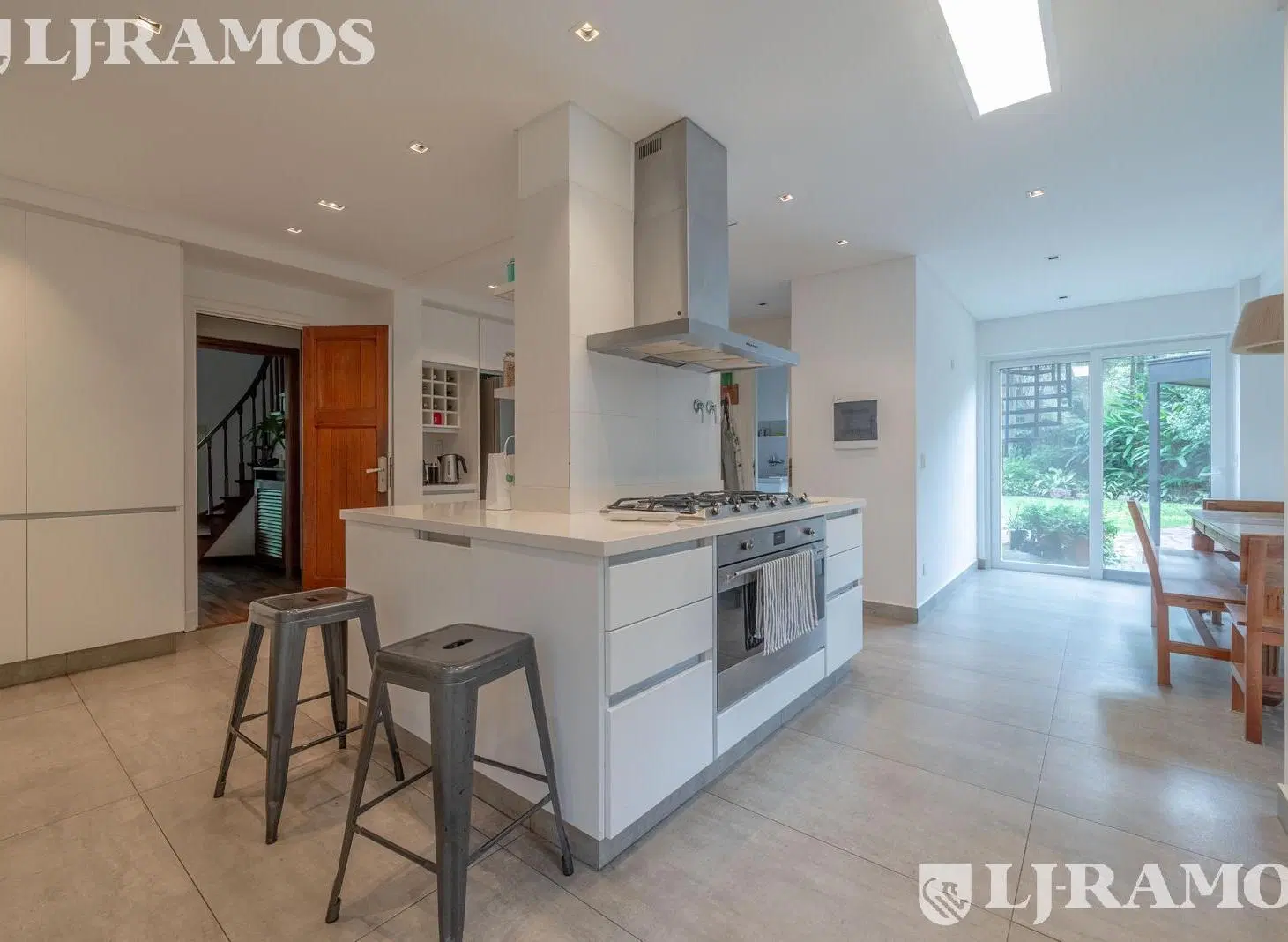 EXCELENTE CASA EN VENTA EN CUL DE SAL EN PUNTA CHICA, CON UBICACION PREMIUM DE LIBERTADOR AL RIO. 2