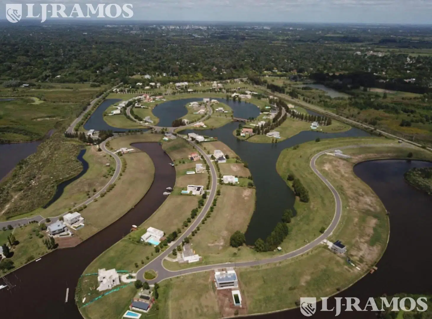 Terreno en Venta a la Laguna Central  89.000 PG 4