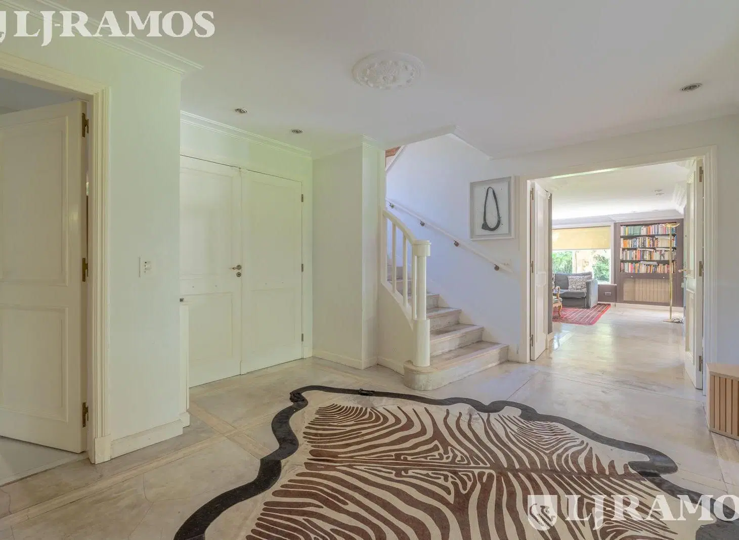ESPECTACULAR casa con 3 suite, sobre lote de 1.800 m2 en el barrio Las Casuarinas - San Isidro. 5