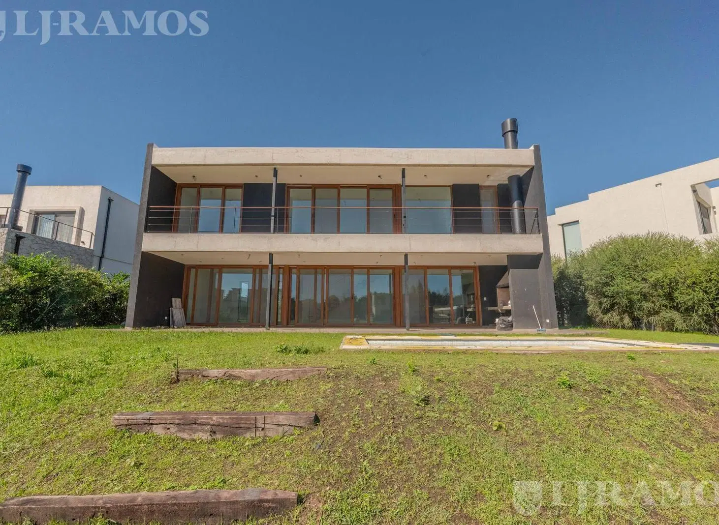 A la laguna a estrenar    4 dormitorios, en venta  en Laguna Grande 4