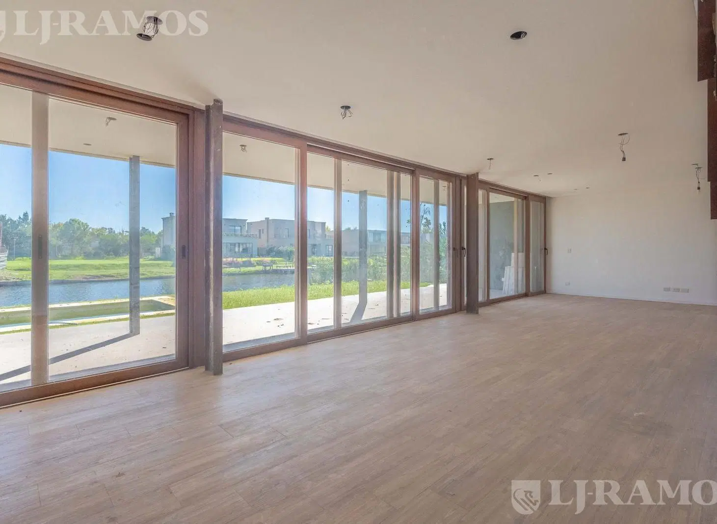 A la laguna a estrenar    4 dormitorios, en venta  en Laguna Grande 3