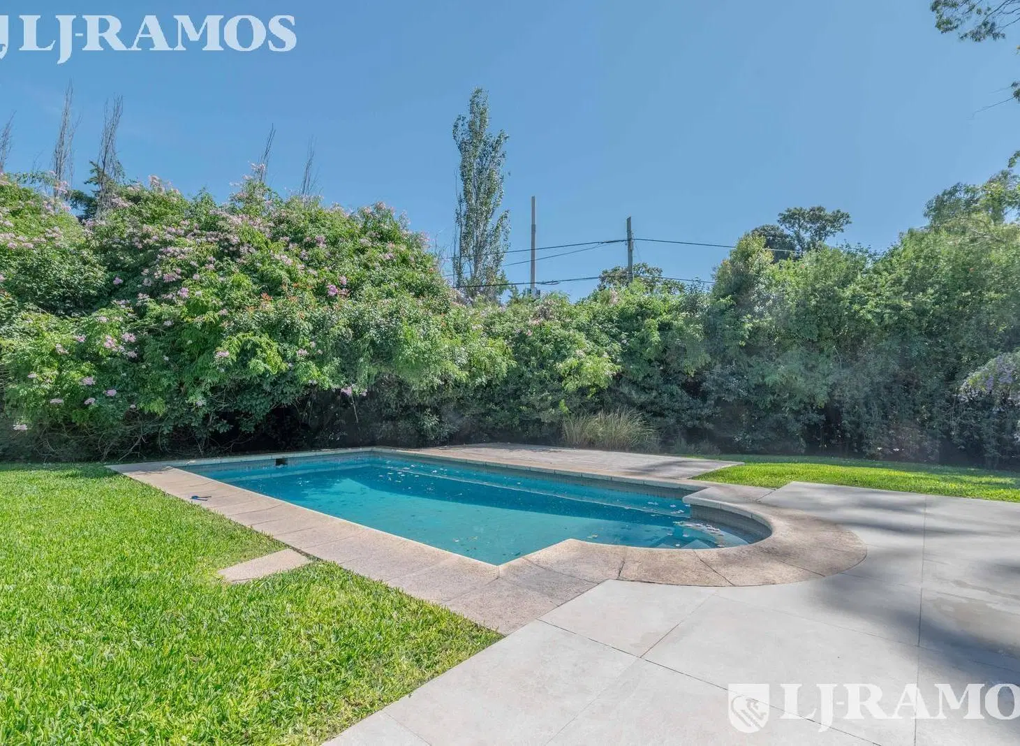 ESPECTACULAR casa con 3 suite, sobre lote de 1.800 m2 en el barrio Las Casuarinas - San Isidro. 2
