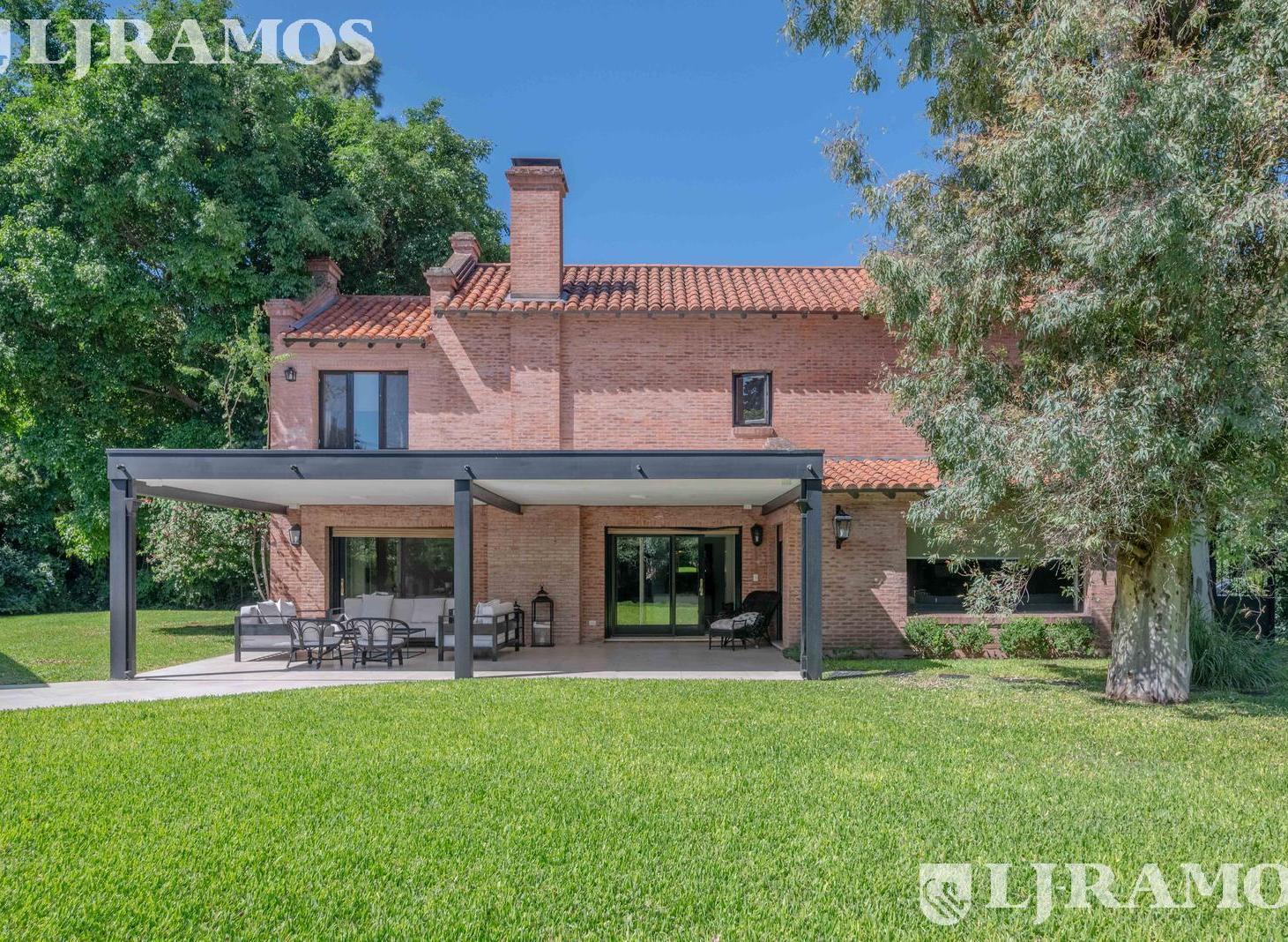 Foto de ESPECTACULAR casa con 3 suite, sobre lote de 1.800 m2 en el barrio Las, imagen 1
