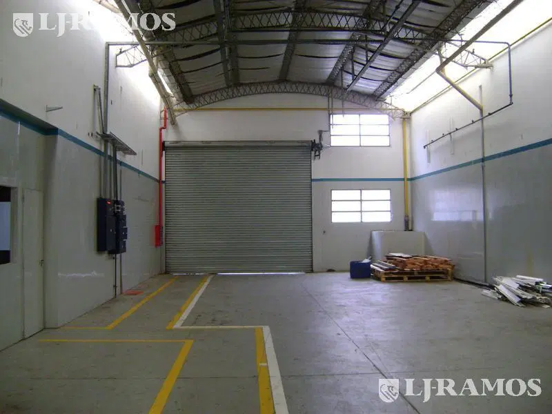 Depósito en Alquiler y Venta en Villa Martelli 4