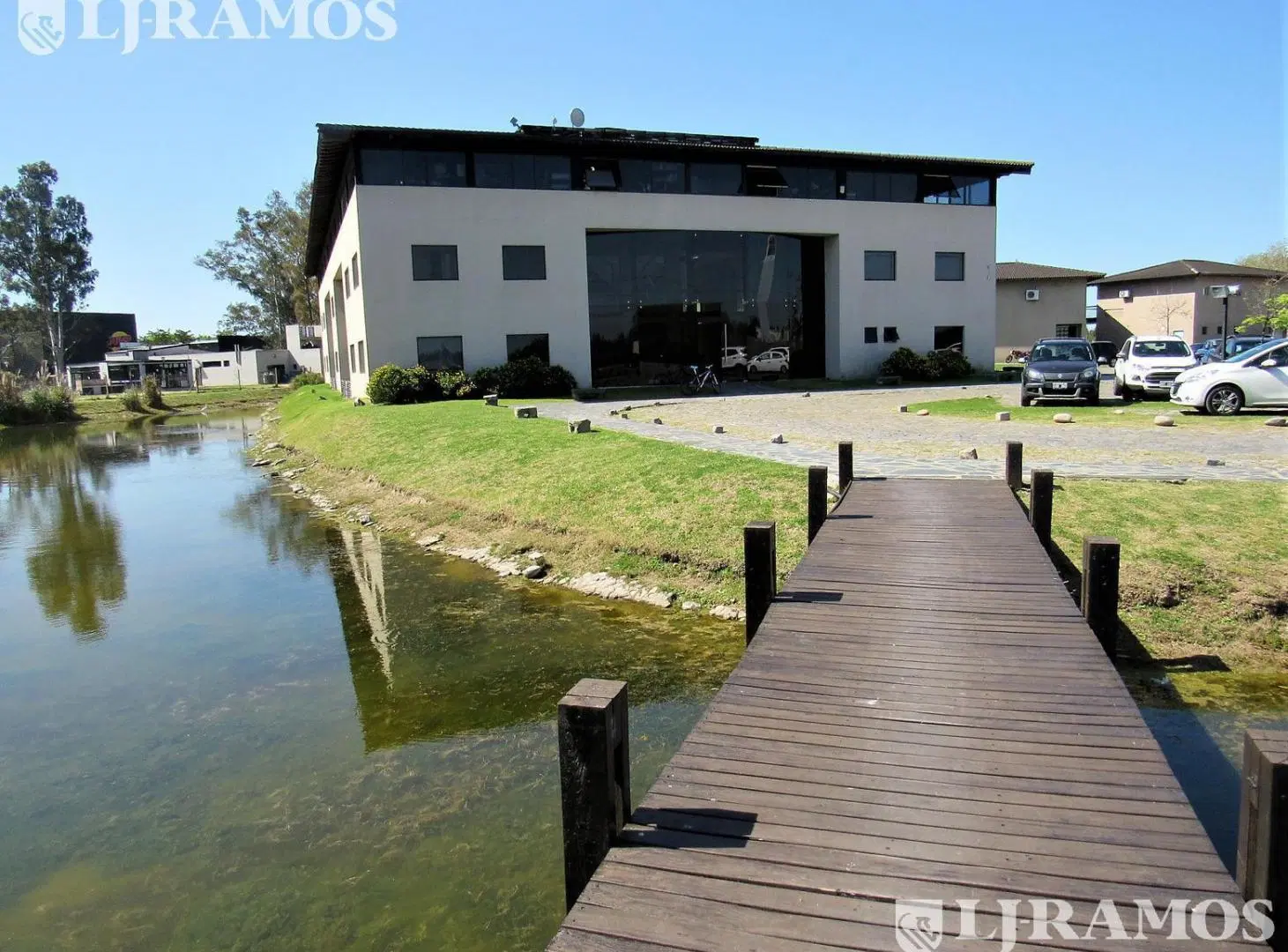APTO CREDITO. OFICINA EN RIVIERA PARK 2