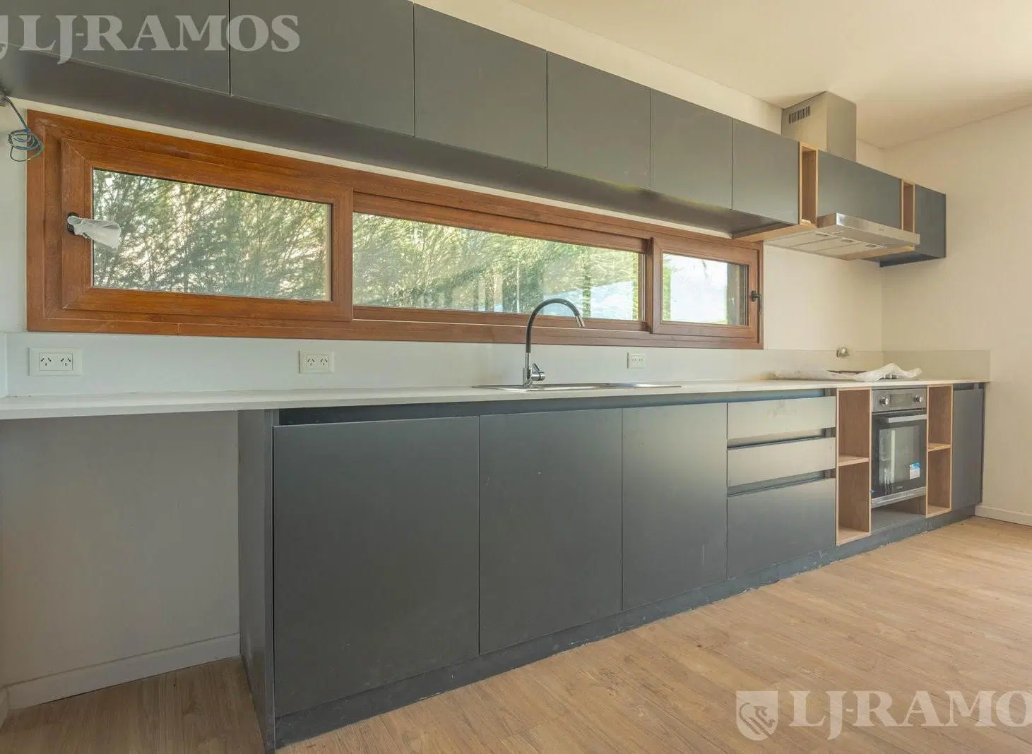 A la laguna a estrenar    4 dormitorios, en venta  en Laguna Grande 5