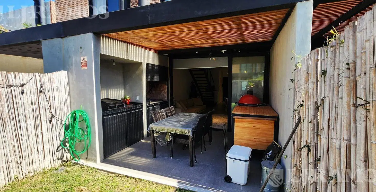 3 DORMITORIOS, GALERIA y JARDIN. 4