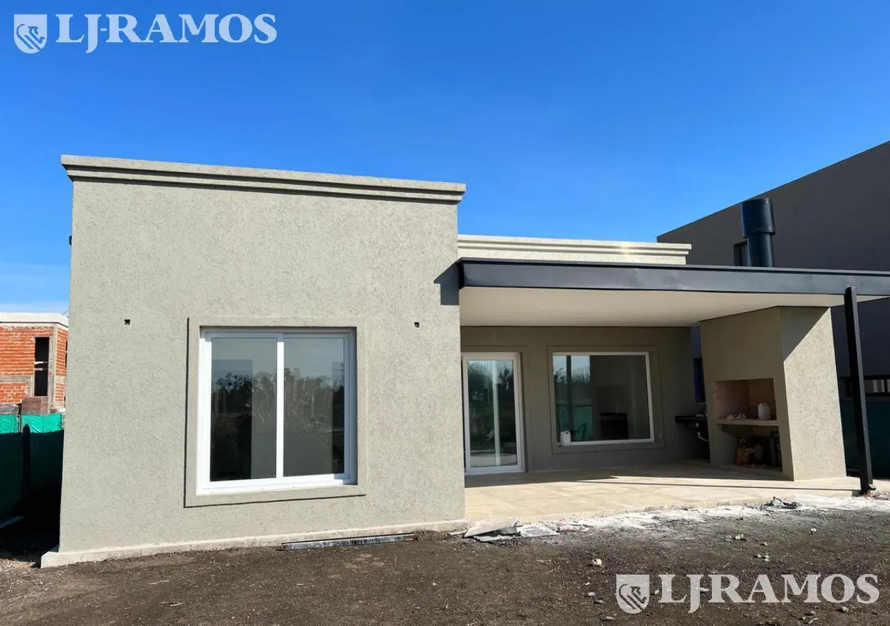 Casa a estrenar con 3 dormitorios en venta en Vila Marina 2