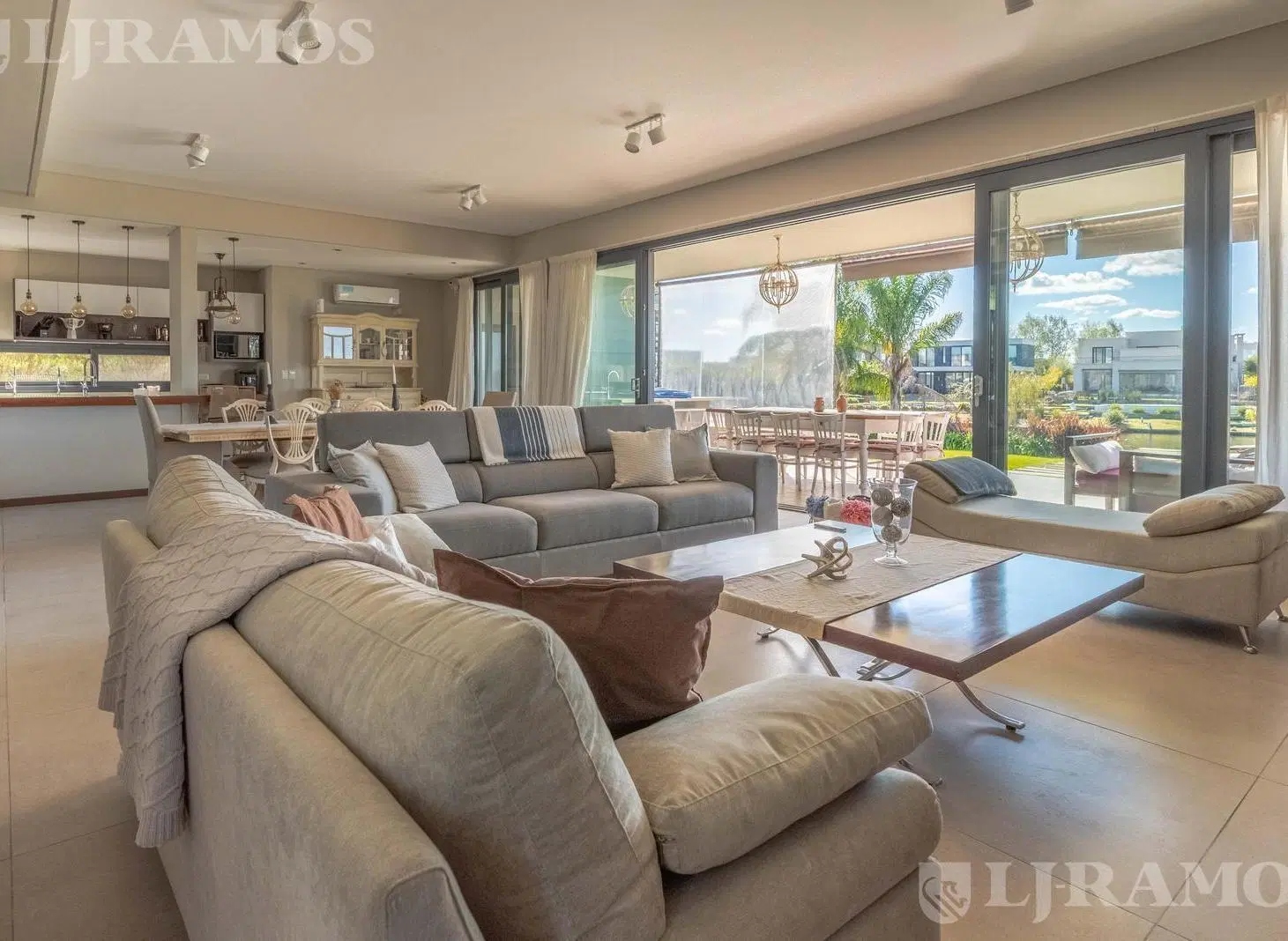 Casa El Naudir AL AGUA  con 3 master suite en planta alta y una en planta baja MB 3