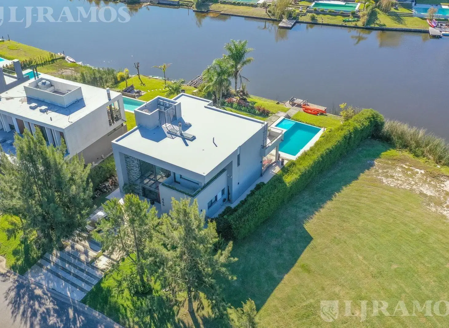 Casa El Naudir AL AGUA  con 3 master suite en planta alta y una en planta baja MB 8