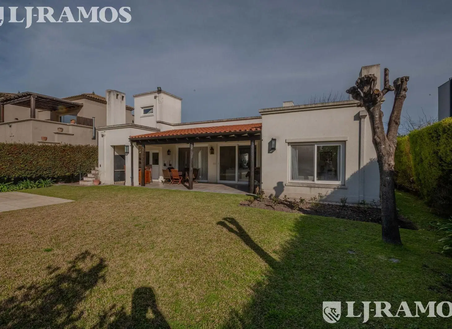 Casa en una sola planta en venta y/o alquiler en Santa Bárbara. 2