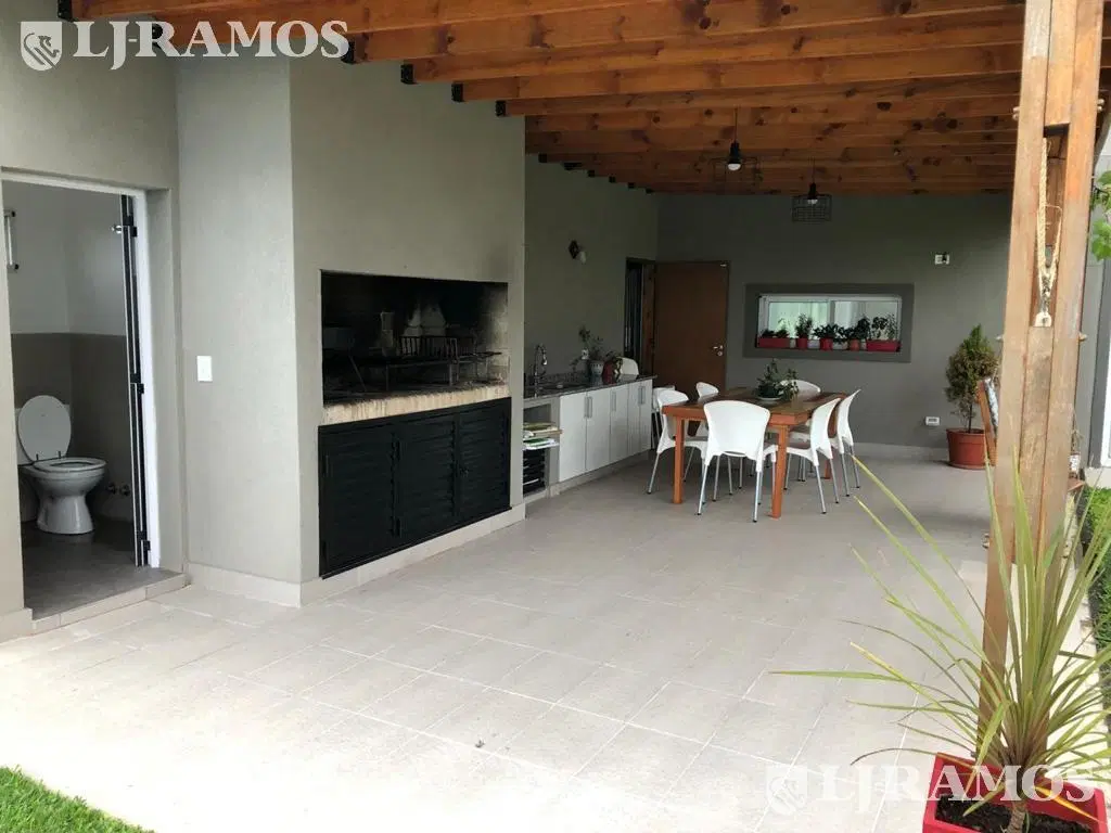 Casa en  A1 San Sebastián fondo al pulmón verde, excelente ubicacion, MB 5