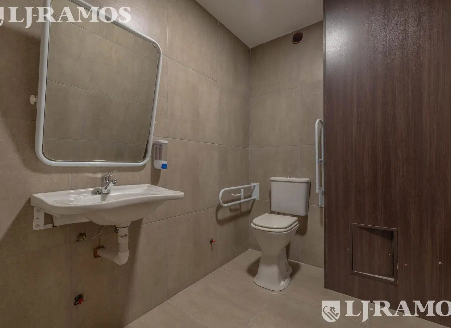 Oficinas SportClub en Escobar!  Excelente ubicación - PG 4