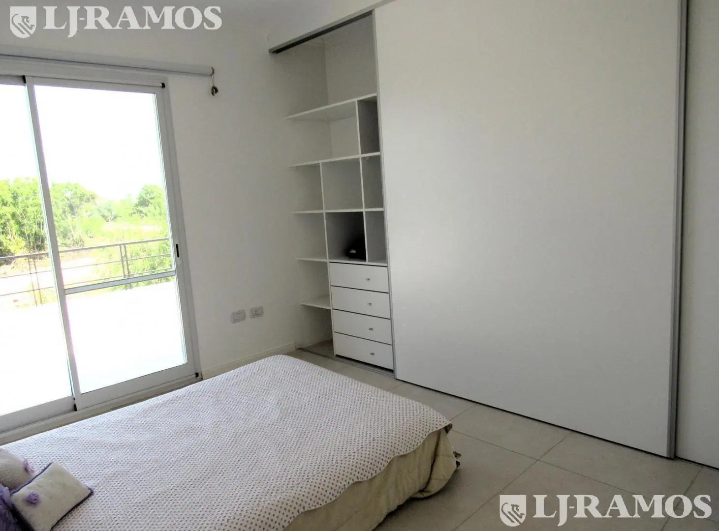 INCLUYE AMARRA. SIN MUEBLES. LOTE INTERNO. PILETA. EXCELENTE CALIDAD. 8