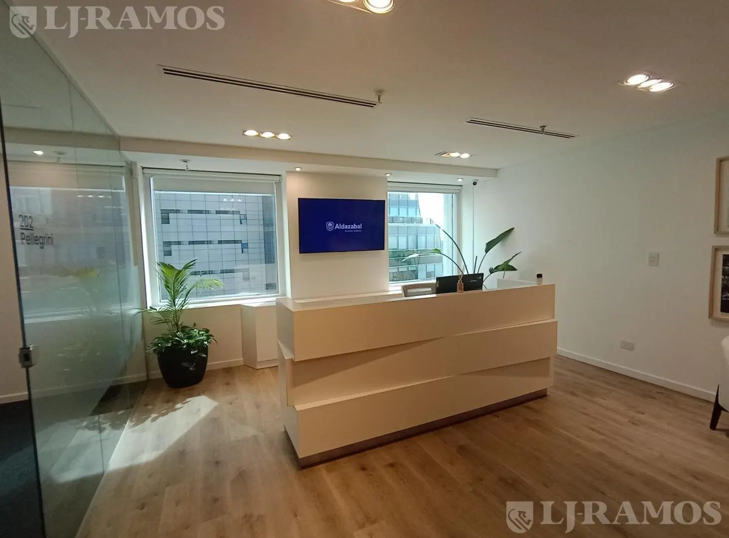 Oficina en Plaza Roma Venta con Renta 3