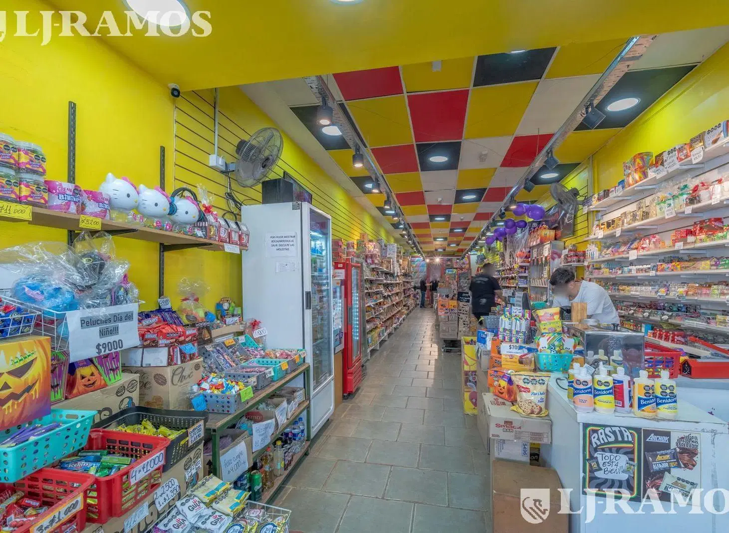 Excelente local en la calle mas comercial de Lomas de Zamora 4