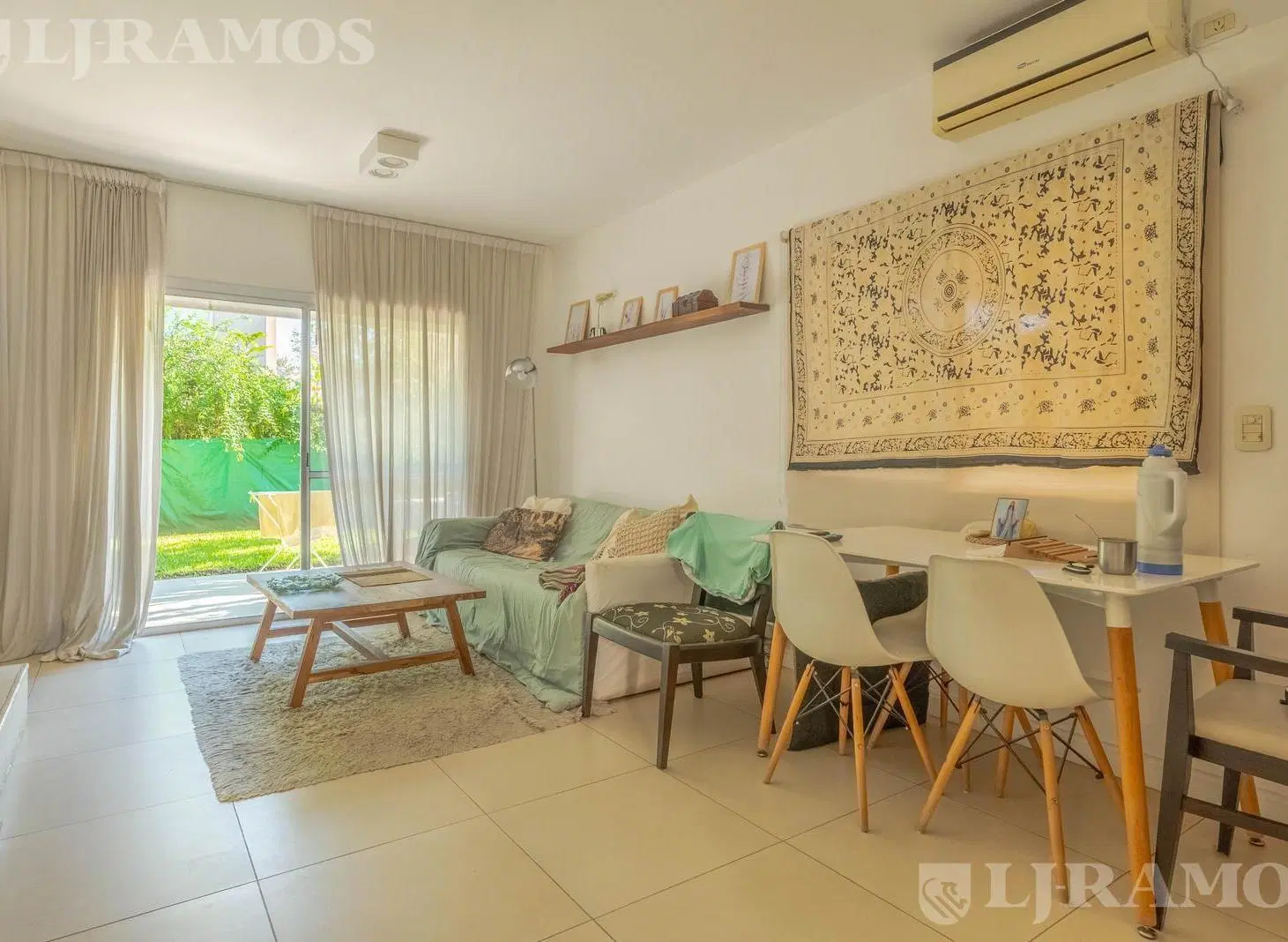 VENTA. TOWN HOUSE. 2 dormitorios. Jardin. AMenities Barrio Palmas del Sol 3