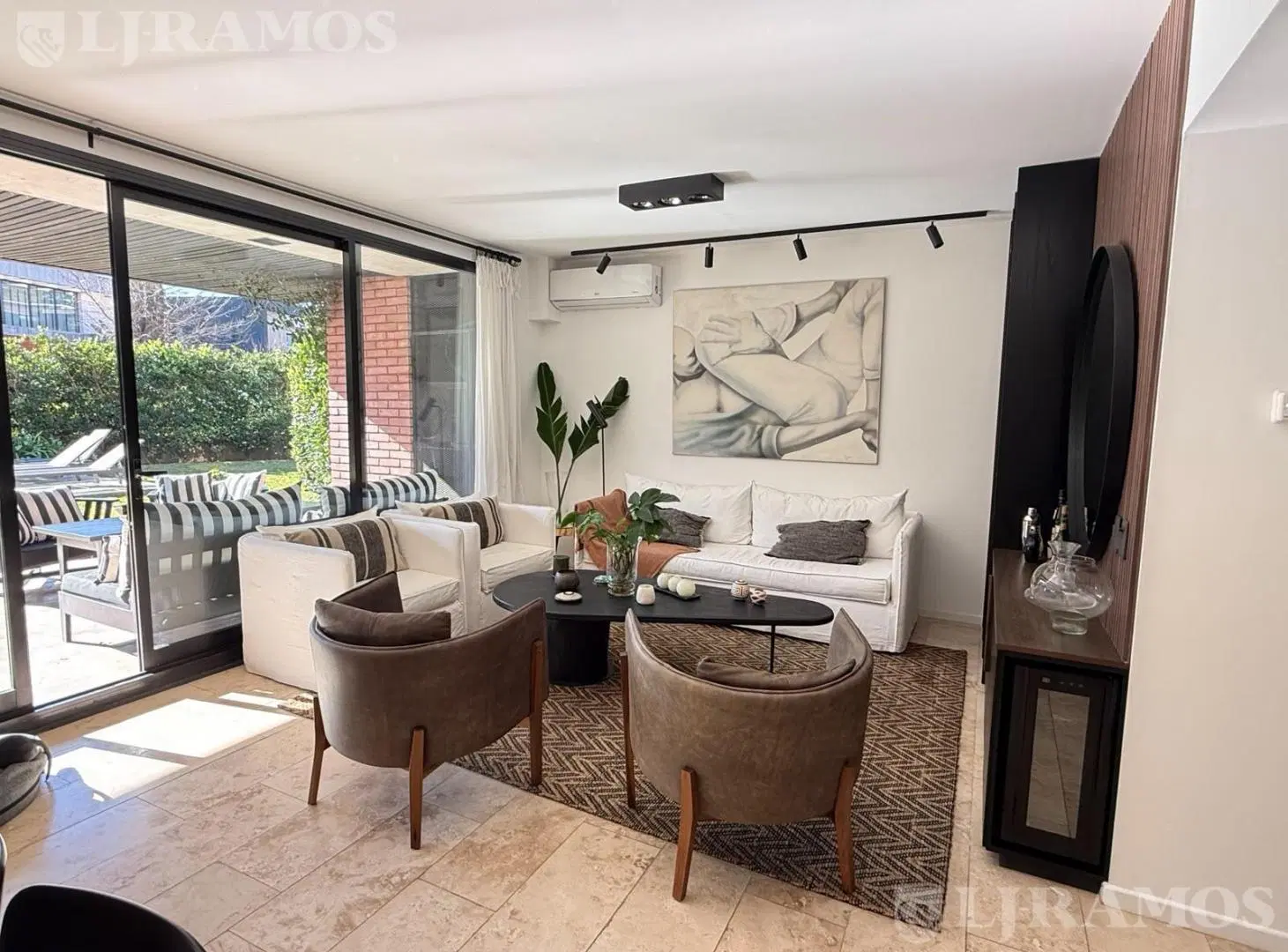 Departamento en duplex con jardin, pileta y cocheras 1