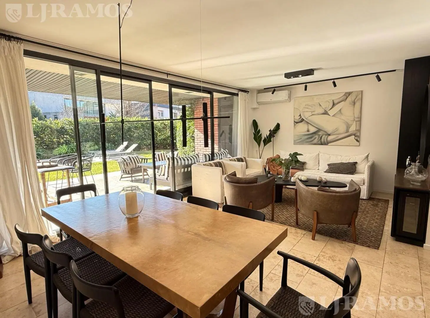 Departamento en duplex con jardin, pileta y cocheras 8