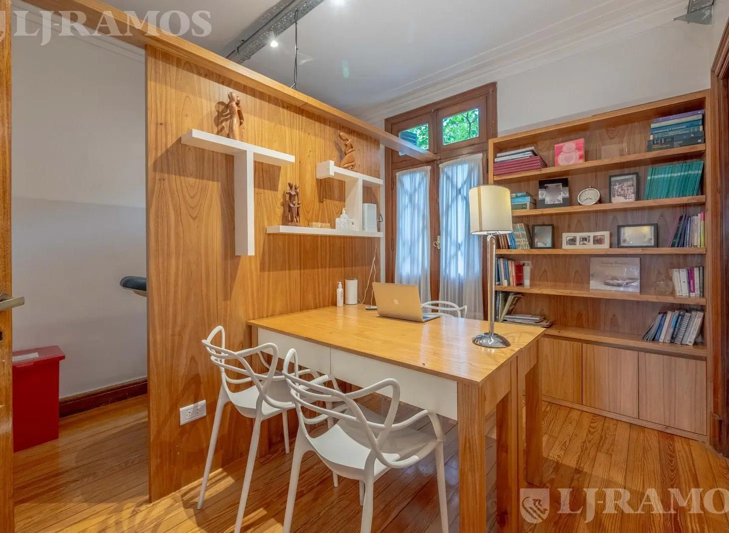 Hermosa casa estilo tudor 3