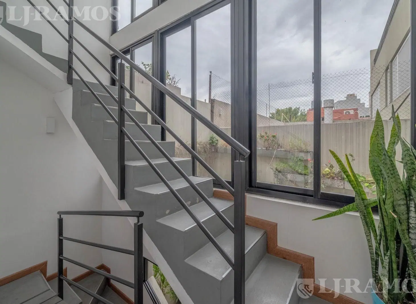 Hermosa casa estilo tudor 4