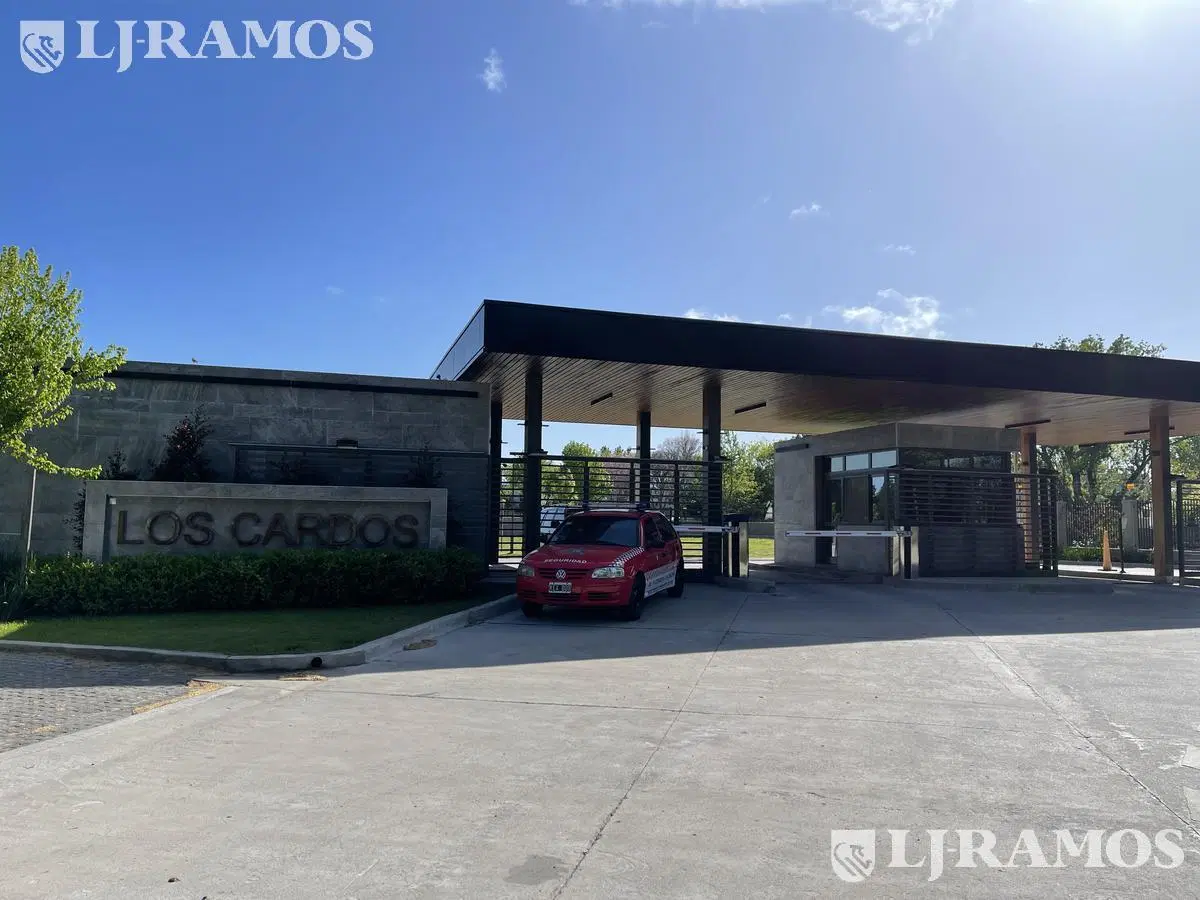 LOTE en VENTA con la mejor orientación NE en el EXCLUSIVO BARRIO LOS CARDOS DE PUNTA CHICA. 1