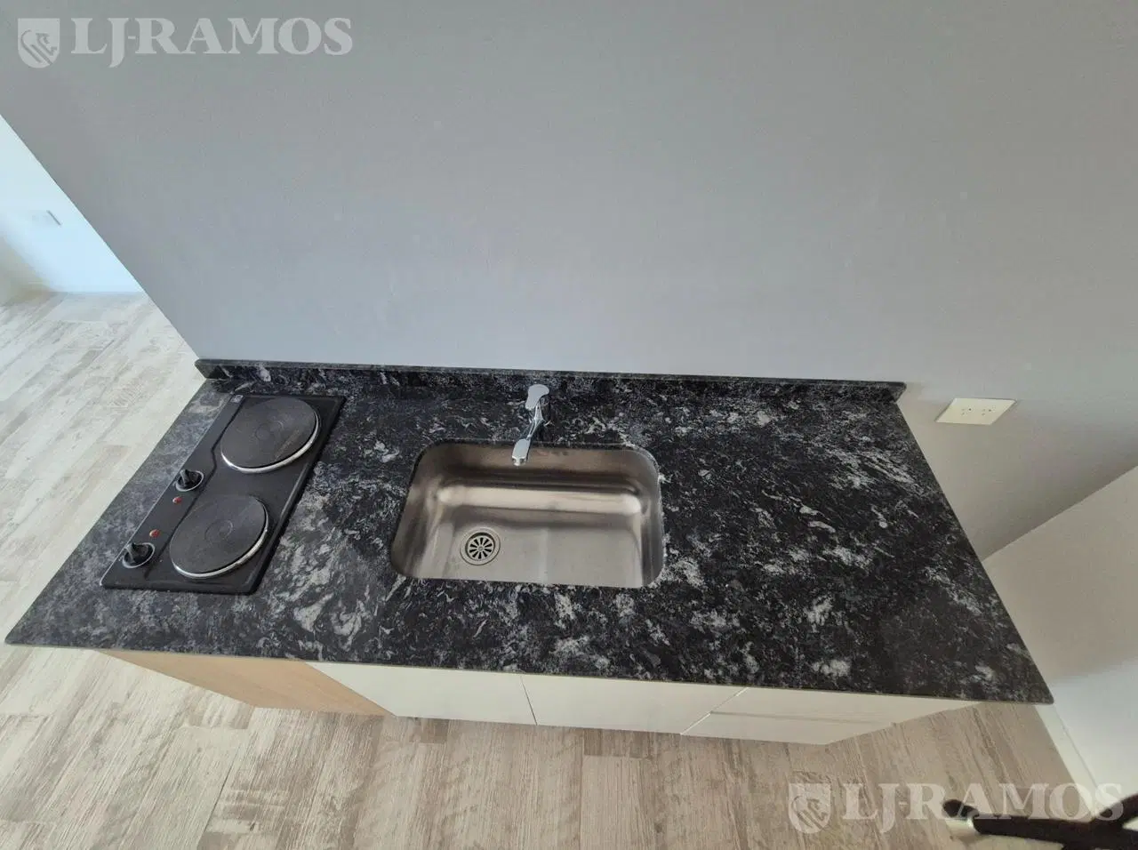 APTO PROFESIONAL - MONOAMBIENTE DE 50 M2 EN ALQUILER EN DELTA CENTER. 1