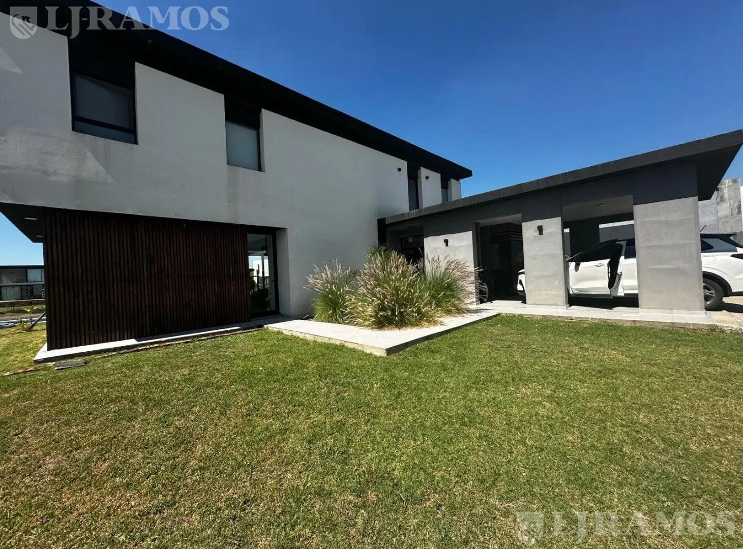 Casa en Venta con renta a la Laguna Barrio Islas El Canton A Estrenar 5