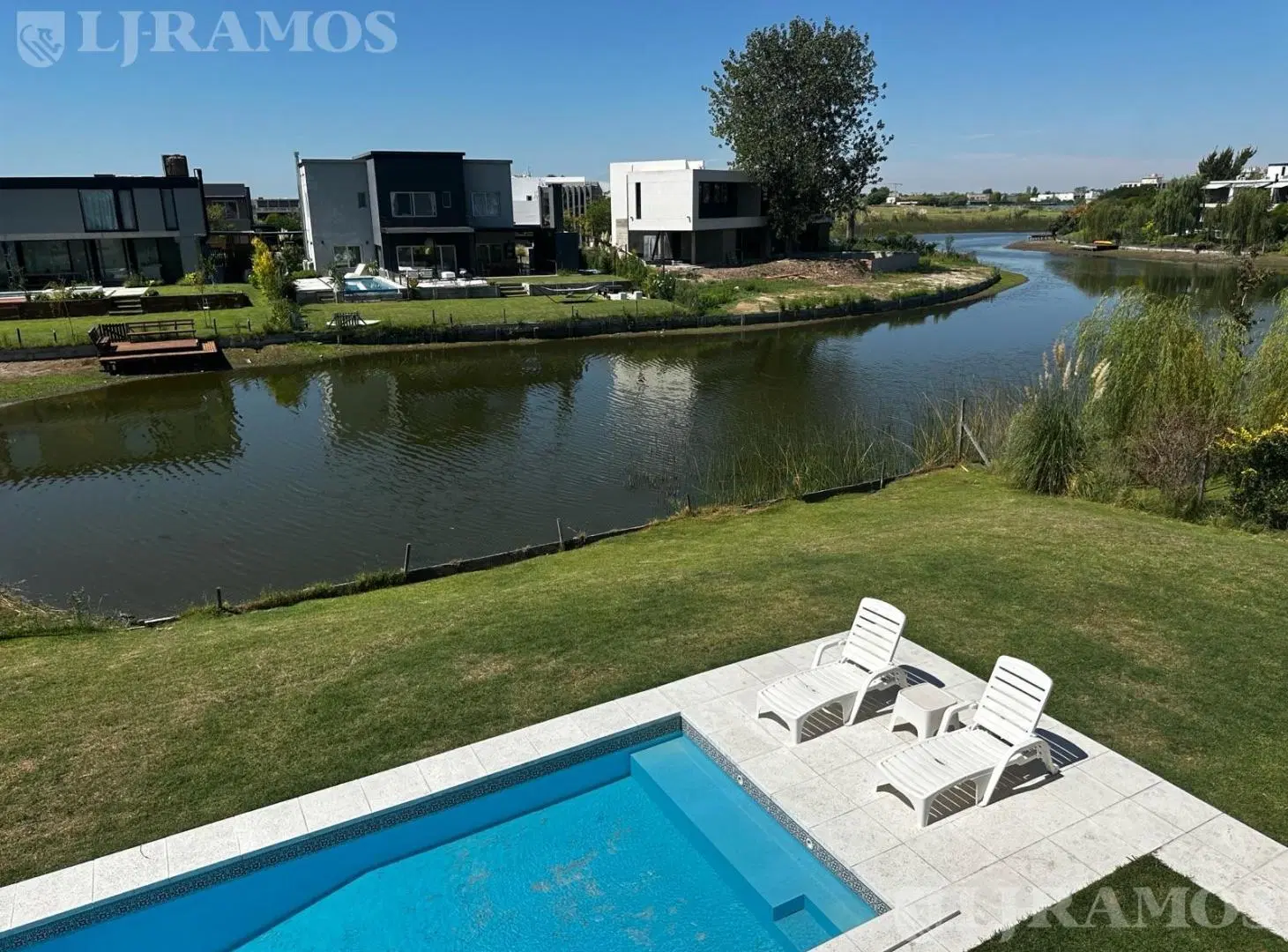 Casa en Venta con renta a la Laguna Barrio Islas El Canton A Estrenar 2