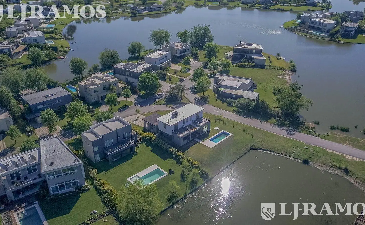 Casa en Venta con renta a la Laguna Barrio Islas El Canton A Estrenar 4