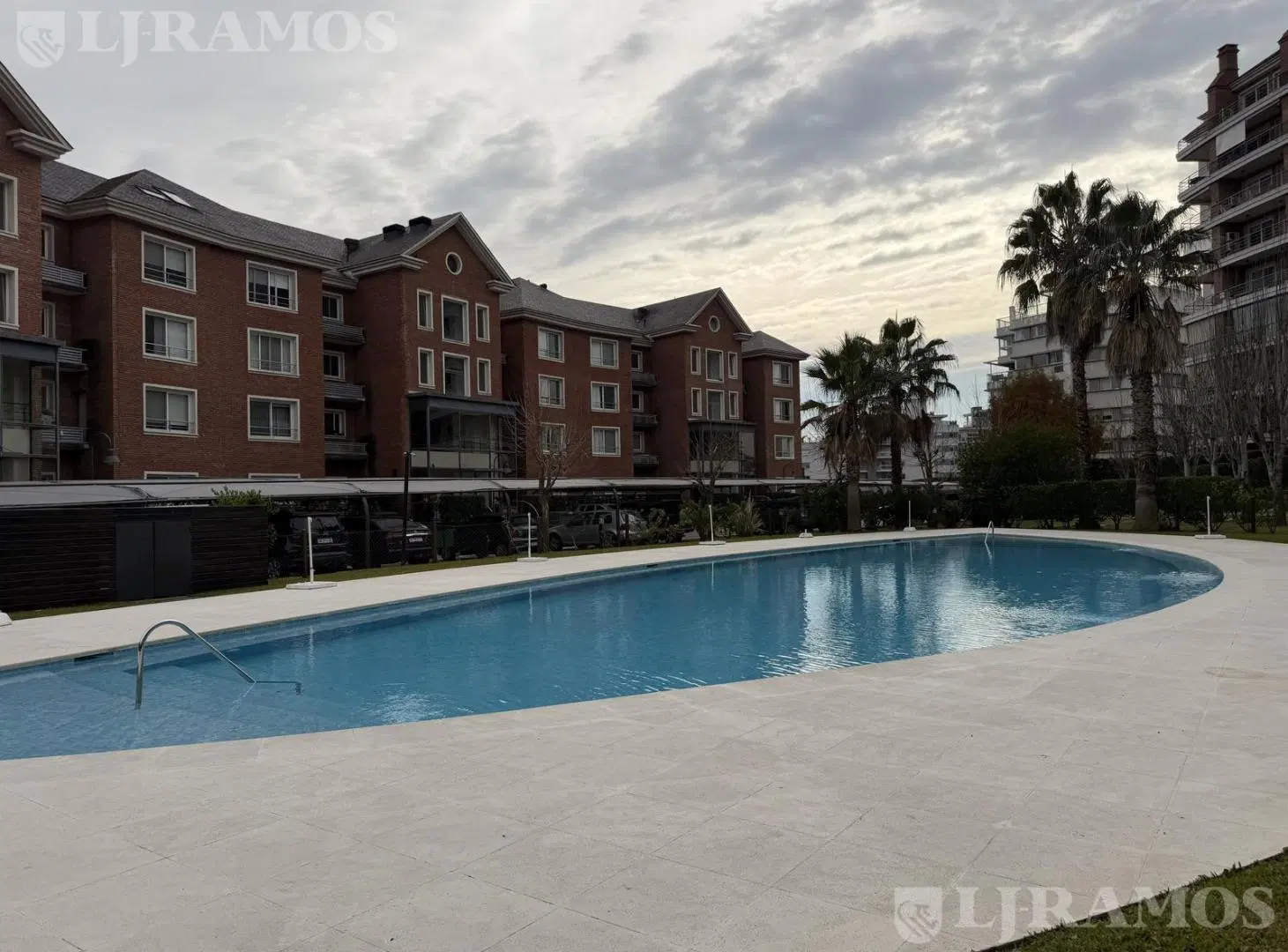 Tres ambientes con cochera en Miradores con vista al rio 1