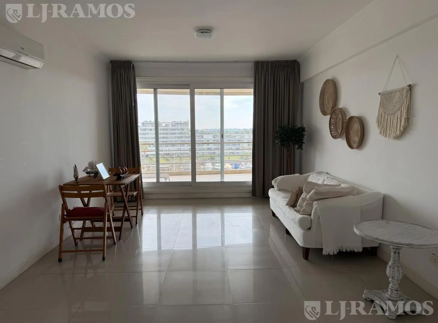 Tres ambientes con cochera en Miradores con vista al rio 2