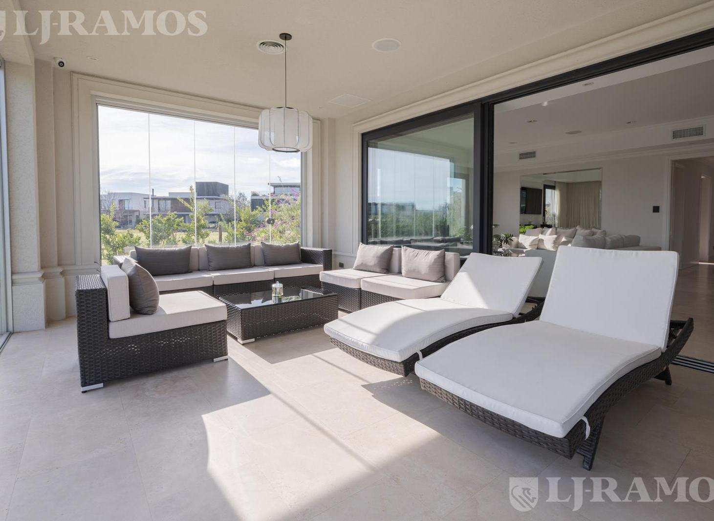 Foto de VENTA. Al agua. Excelente casa con 4 dormitorios . Nueva. En Virazón, imagen 3