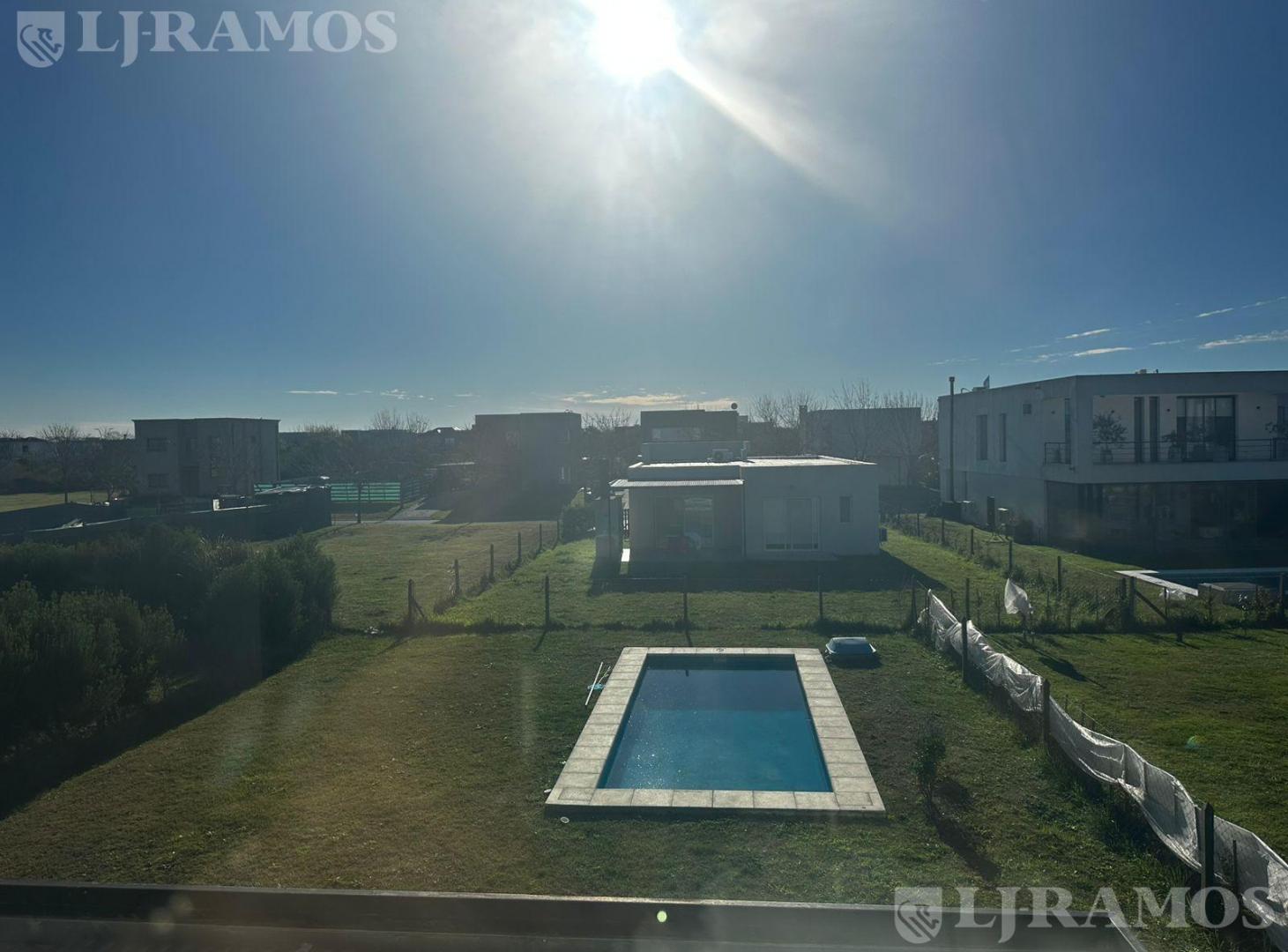 Foto de Casa en Alquiler con Pileta, parque en 2 plantas con aires en, imagen 3