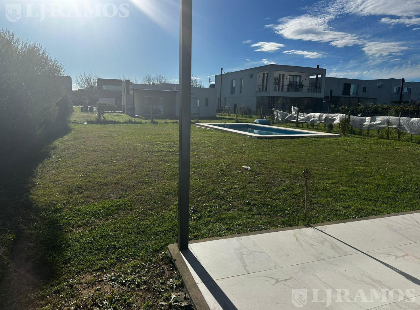 Foto de Casa en Alquiler con Pileta, parque en 2 plantas con aires en, imagen 5