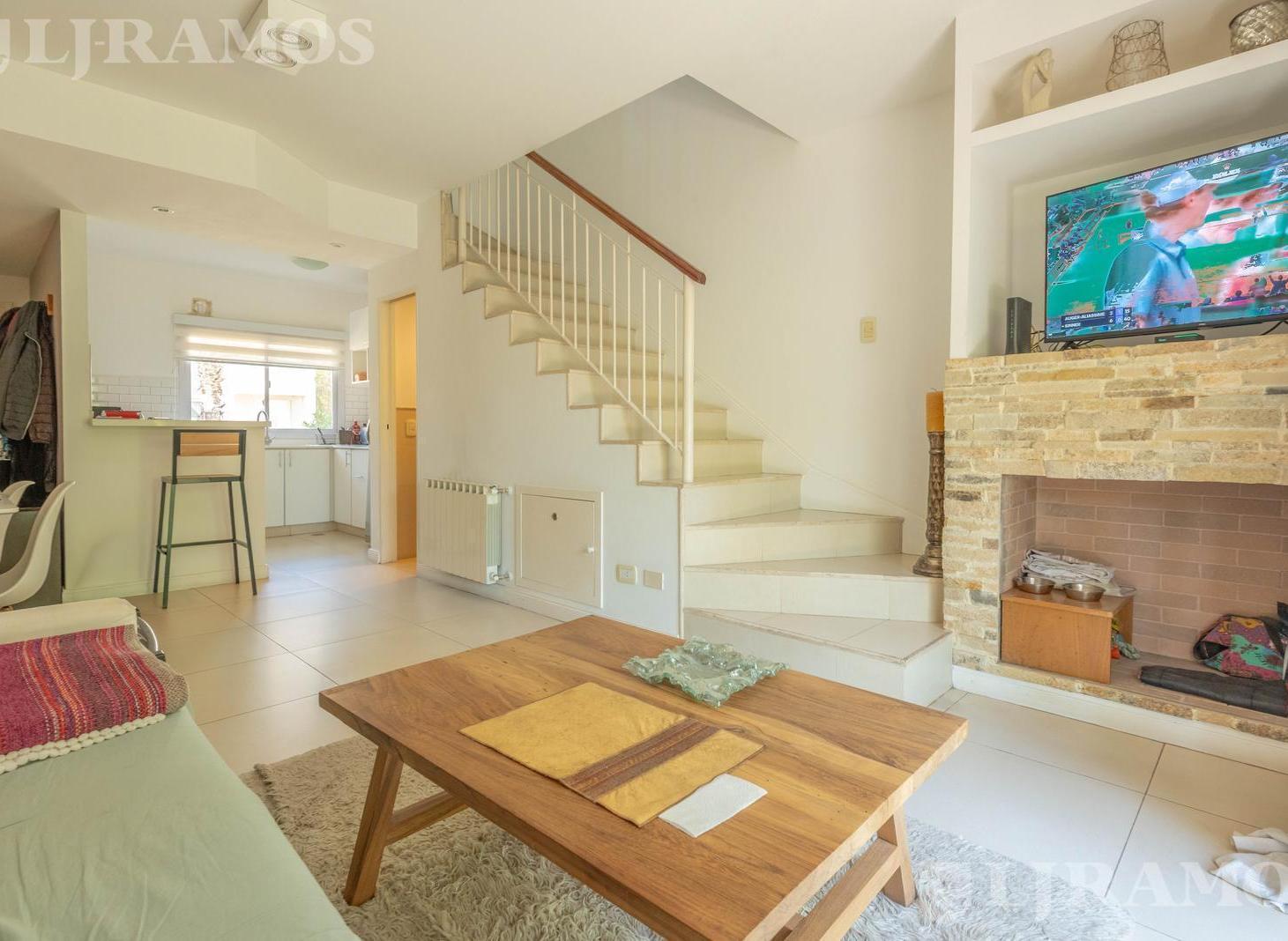 Foto de VENTA. TOWN HOUSE. Impecable. 2dorm. Toilette. Jardin. Amenities Barrio, imagen 3