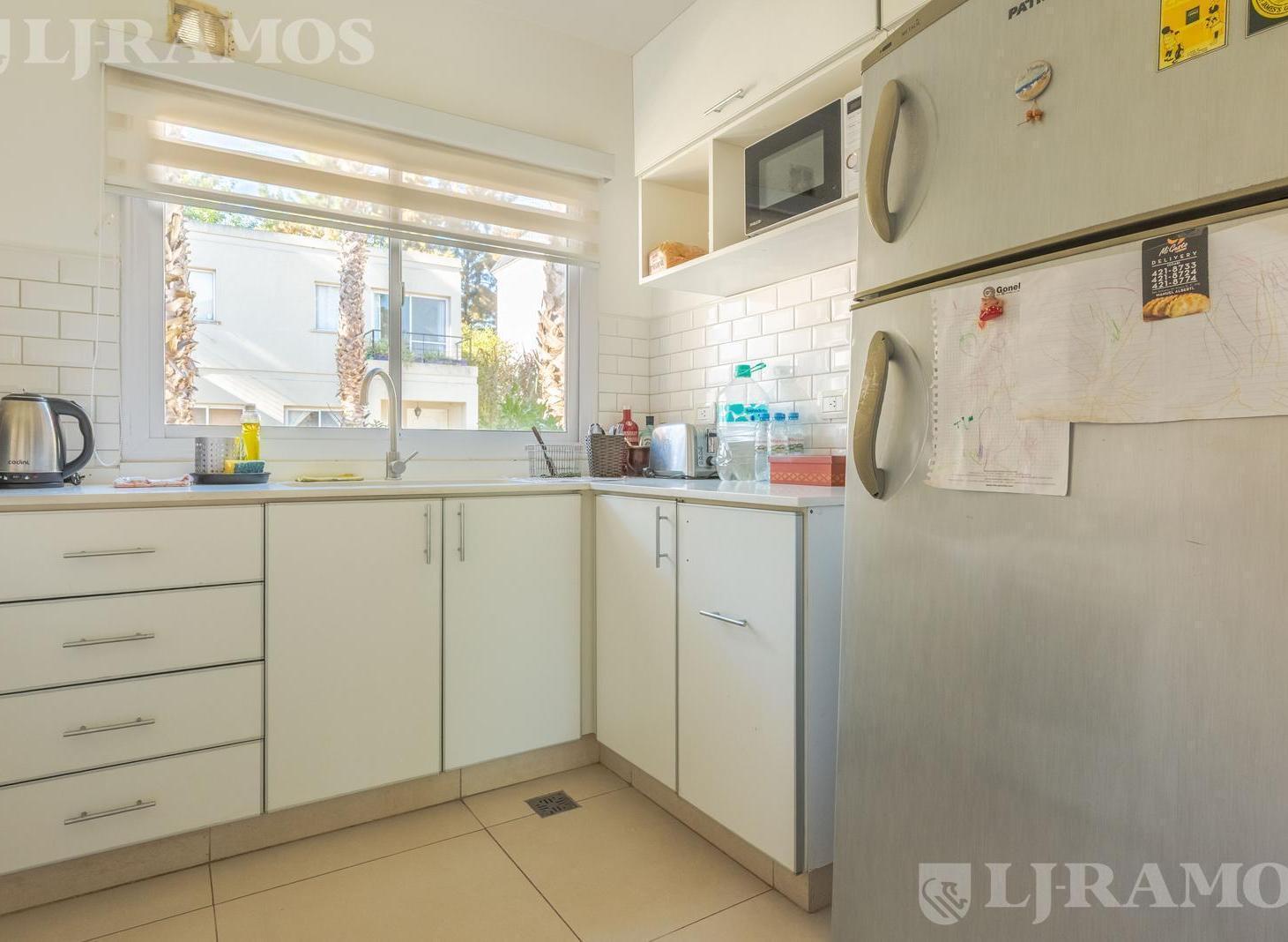 Foto de VENTA. TOWN HOUSE. Impecable. 2dorm. Toilette. Jardin. Amenities Barrio, imagen 2