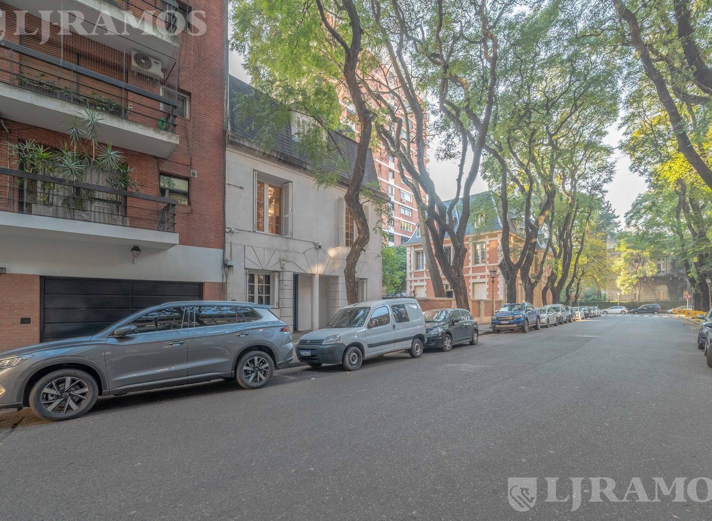 Foto de Casa en Palermo Chico con jardín, terraza y cocheras!, imagen 2