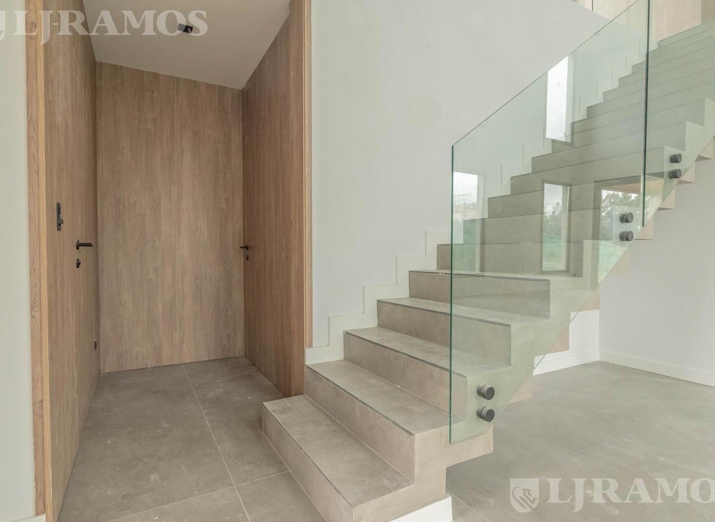 Foto de 4 SUITES - AL LAGO - EN VENTA EN LOS PUENTES NORDELTA, imagen 1