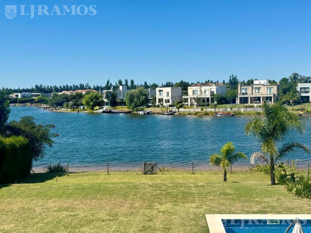 Foto de Casa a la laguna con 4 dormitorios en venta en Santa Teresa, imagen 1