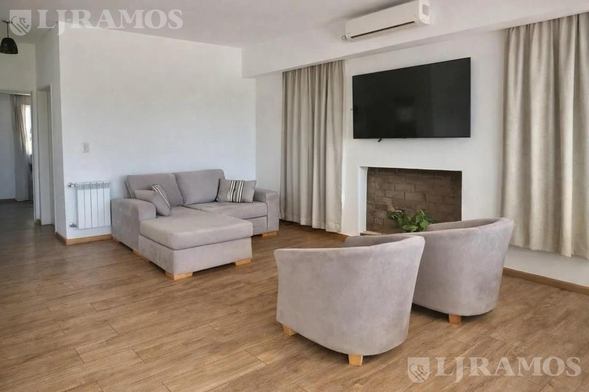 Foto de Casa a la laguna con 4 dormitorios en venta en Santa Teresa, imagen 2