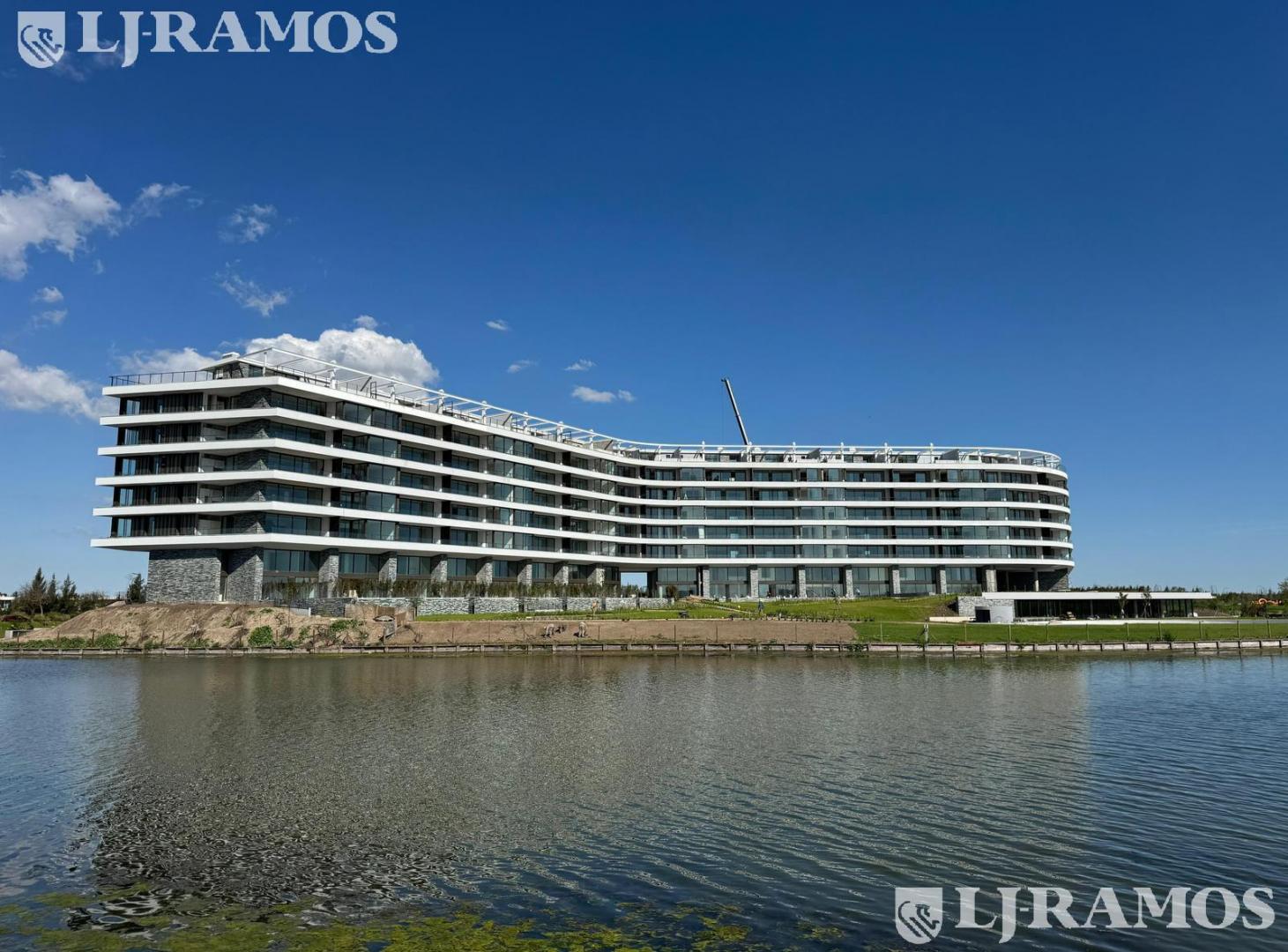 Foto de Departamento en venta de 3 ambientes con vista a la Laguna central, imagen 2