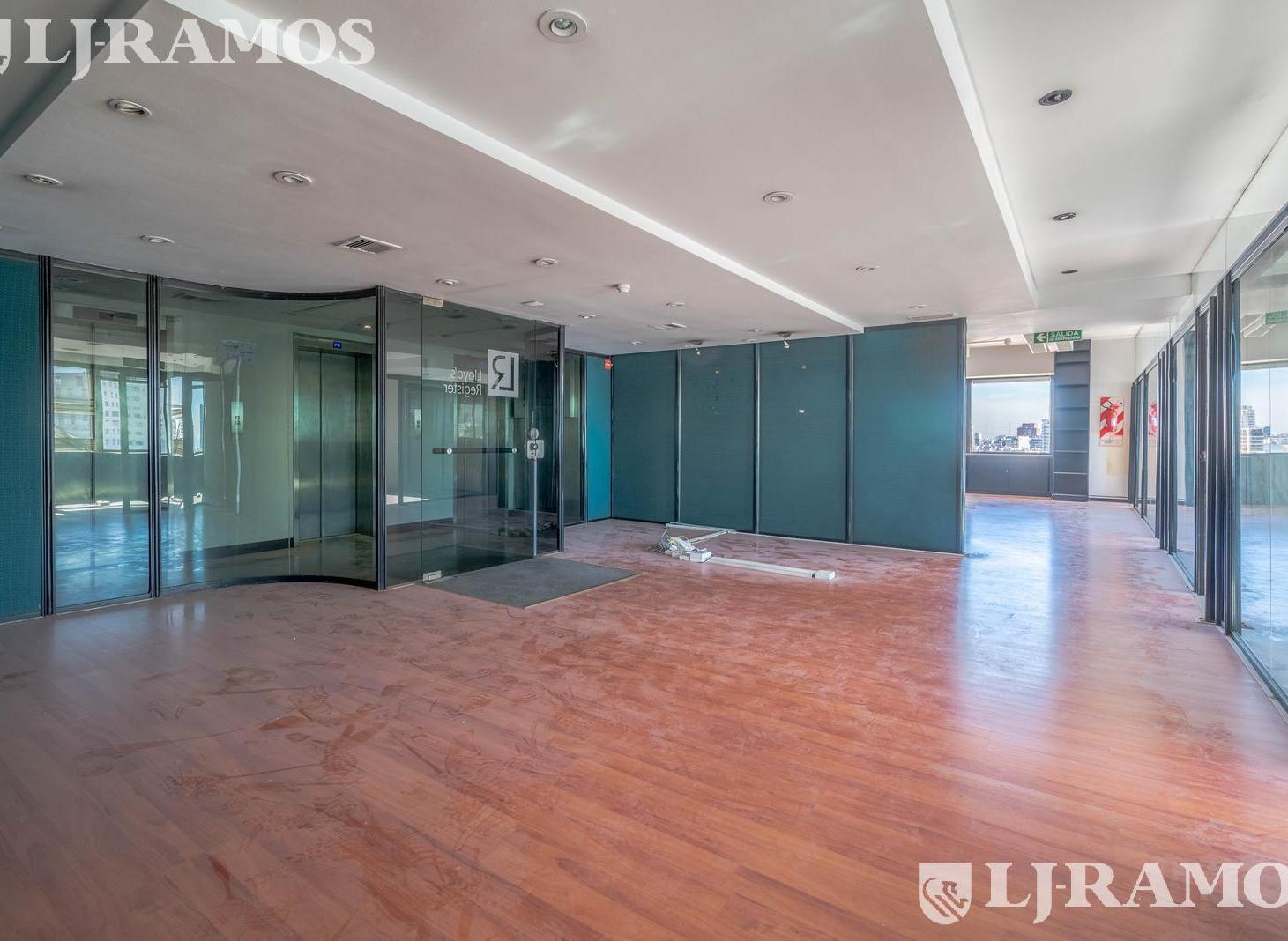 Foto de Cerrito 1200. Piso 16° oficina. 3 cocheras fijas. VENTA y/o ALQUILER., imagen 2