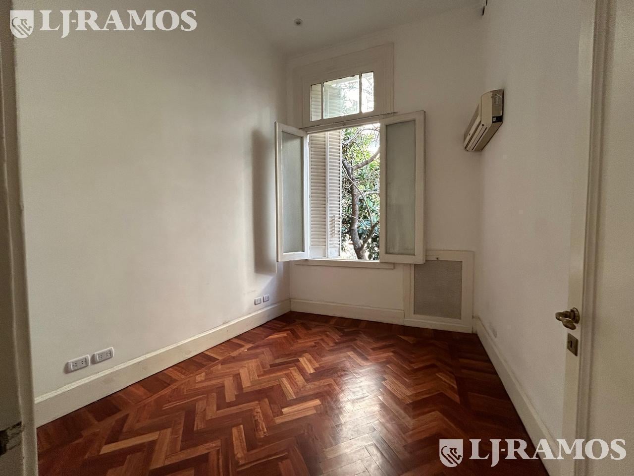 Foto de Junin y Paraguay. Apto profesional y/o comercial. Alquiler., imagen 2