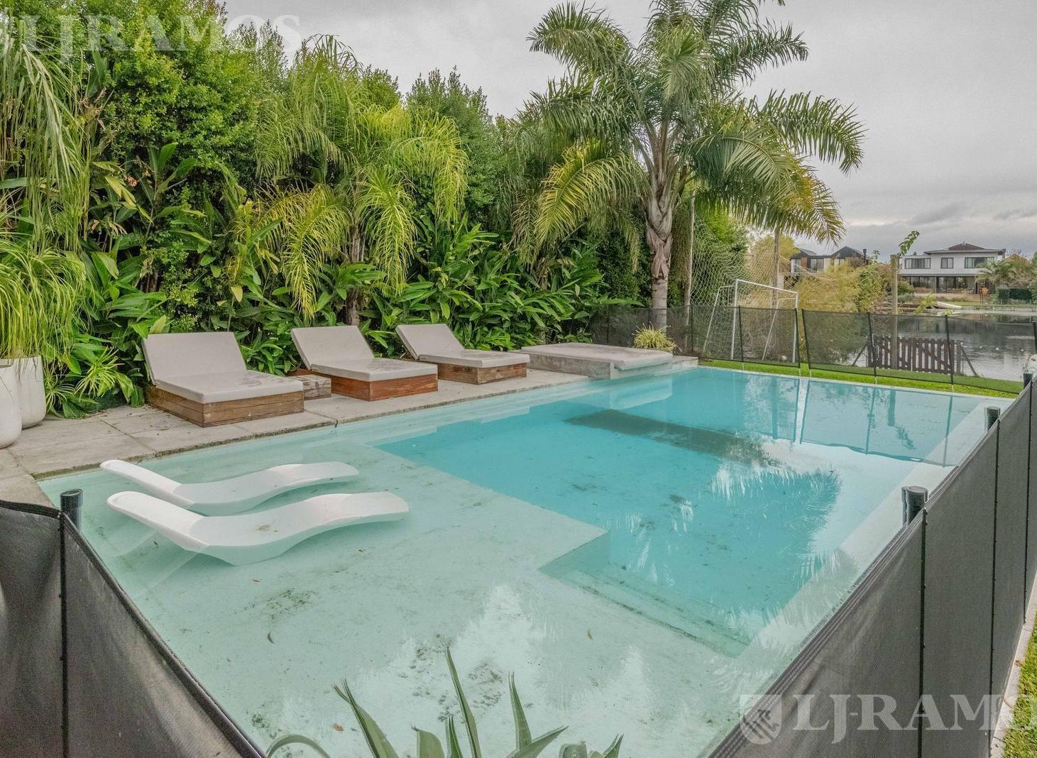 Foto de CASA AL LAGO con 4 dormitorios en venta y/o alquiler en Barbarita, imagen 2