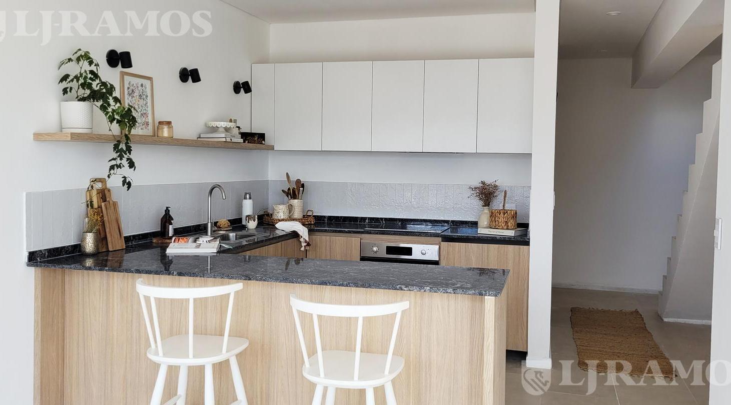 Foto de Duplex en venta a estrenar 4 ambientes con cochera apto profesional, imagen 1
