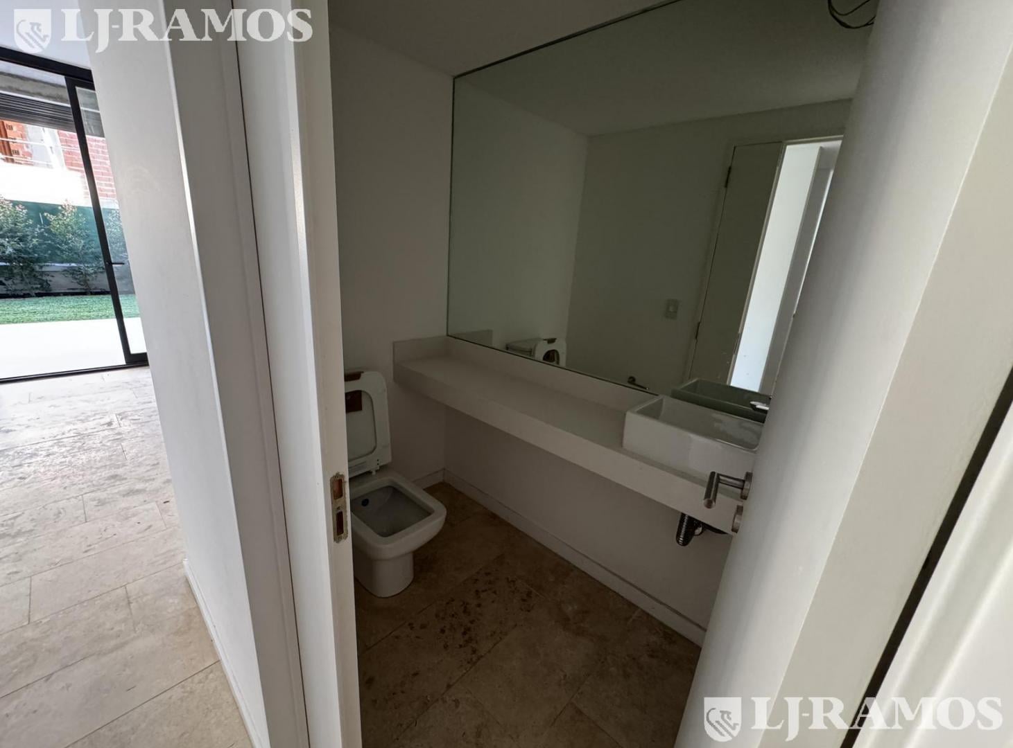 Foto de DUPLEX CON JARDIN EN VENTA EN URBANA LAS LOMAS, imagen 5