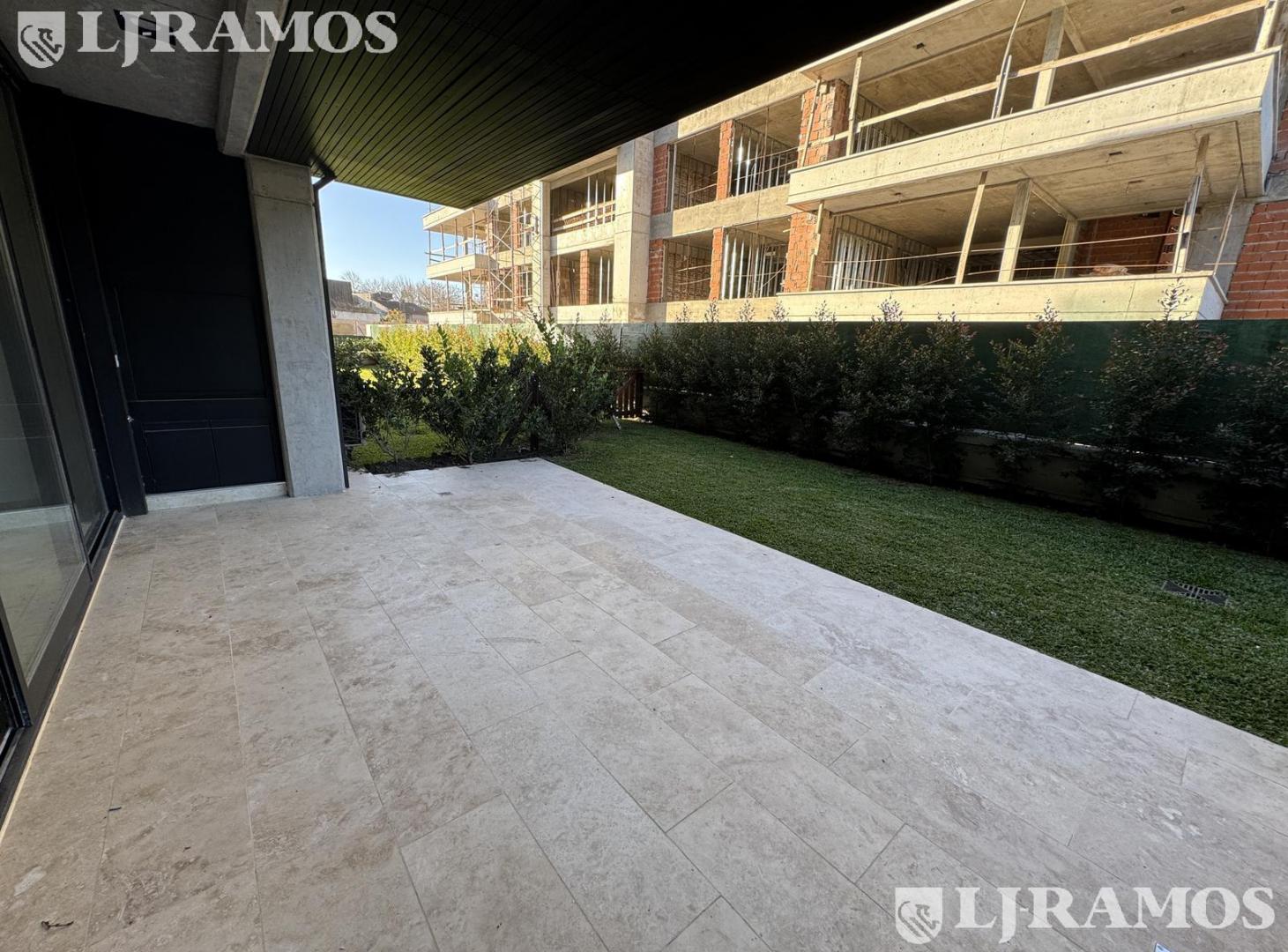 Foto de DUPLEX CON JARDIN EN VENTA EN URBANA LAS LOMAS, imagen 3